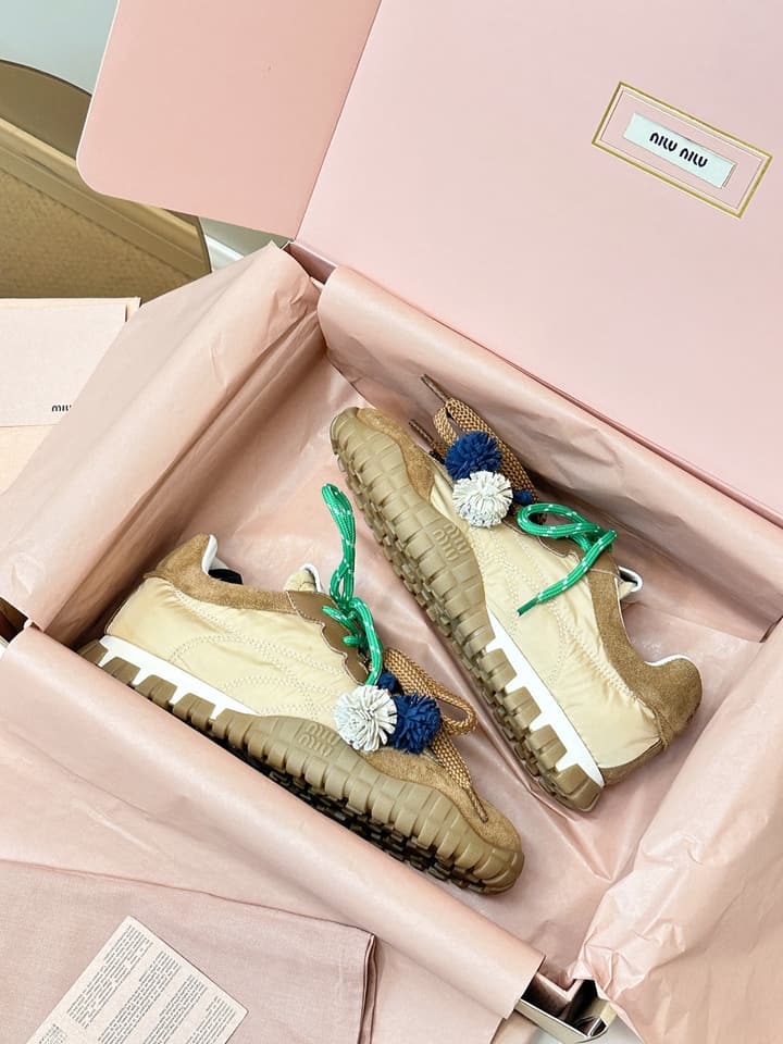 Miu Miu German Training Casual Shoes – 25SS Spring/Summer Runway Collection in Caramel Tan & Emerald Green Ribbons