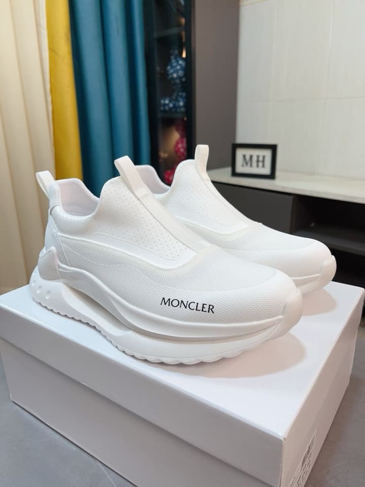 Moncler Calfskin Lace-Up Casual Sneakers in Black & White