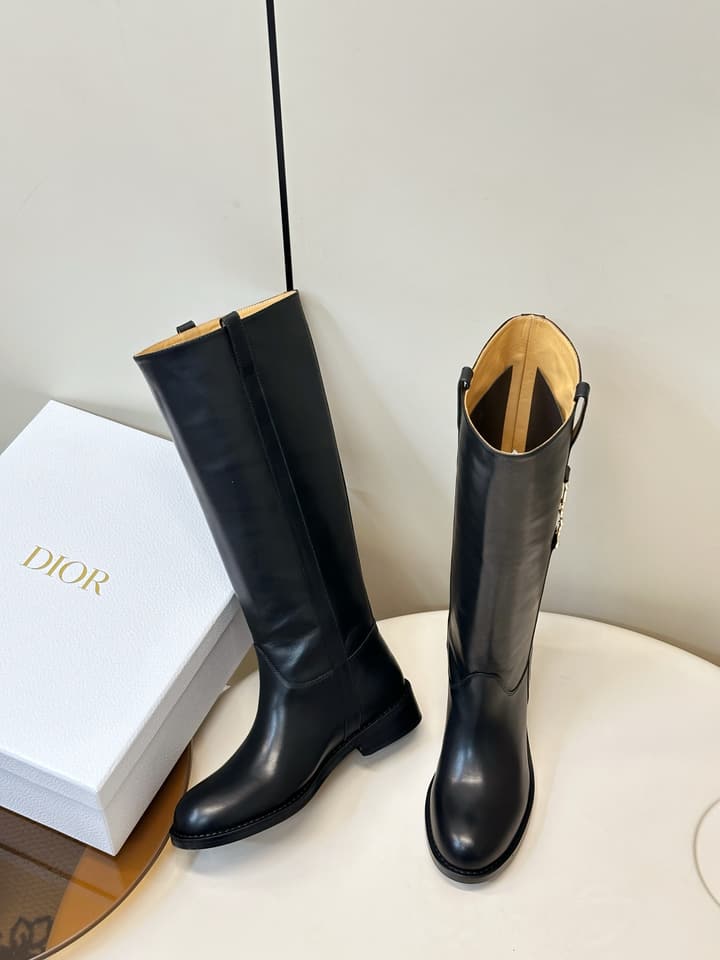 Dior Chain-Embellished Leather Riding Boots – 26FW