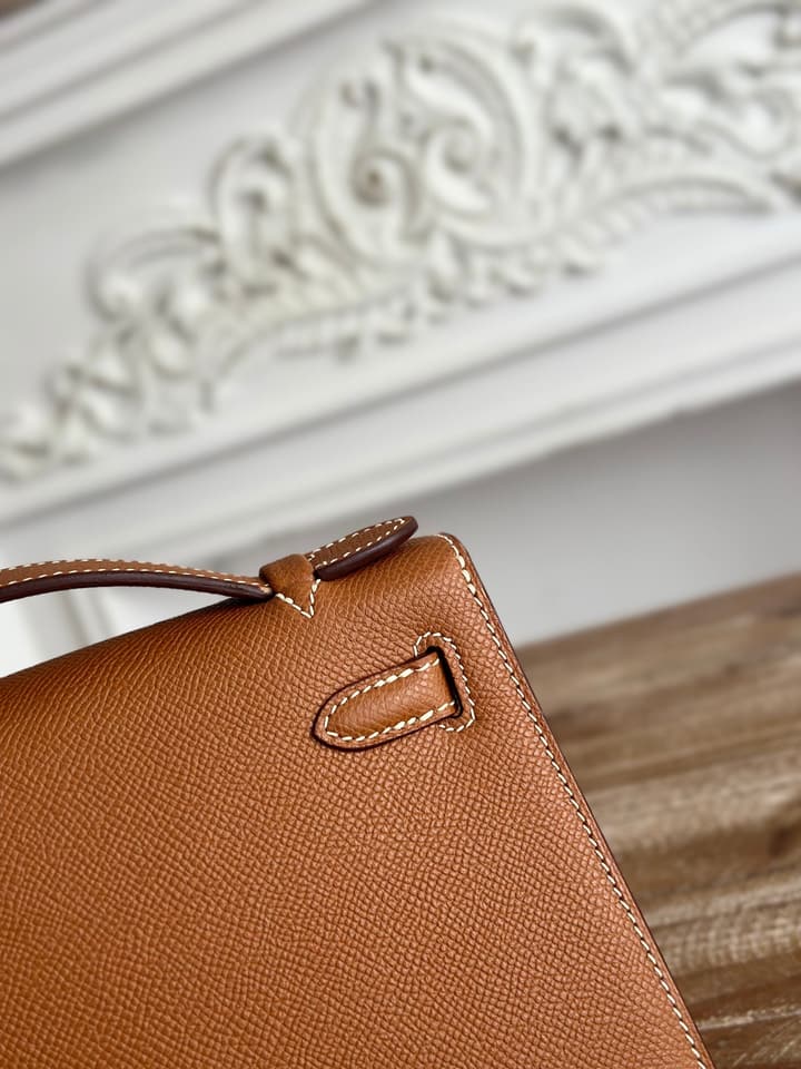 Hermès Kelly Mini Handbag in Black Gold Hardware