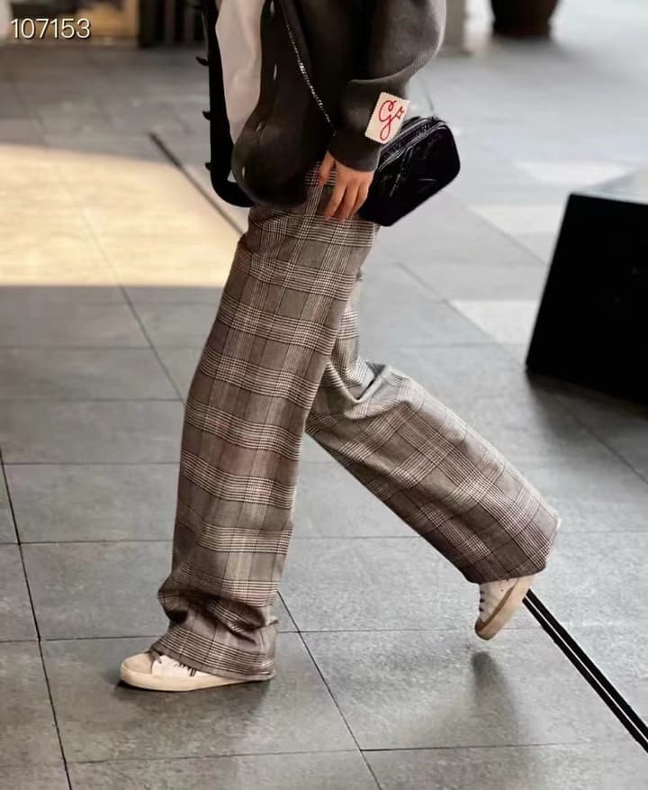 Golden Goose Superstar Graffiti Sneakers – SS22 in Black Star Rose Gold Toe
