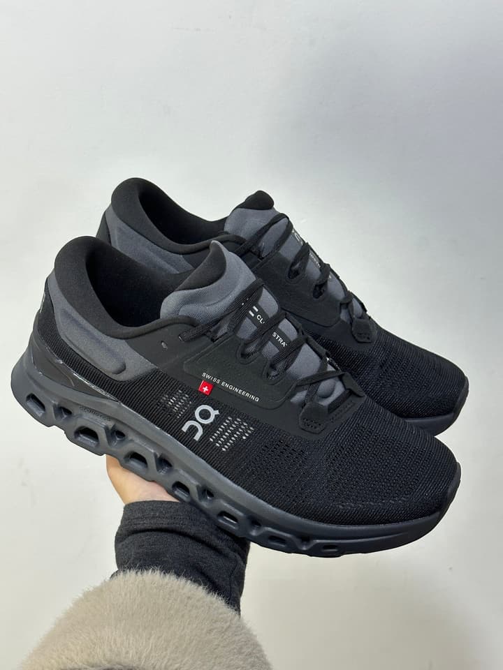 On x Roger Federer Cloudstratus 3 Special Edition Sneakers in All Black Red Accent