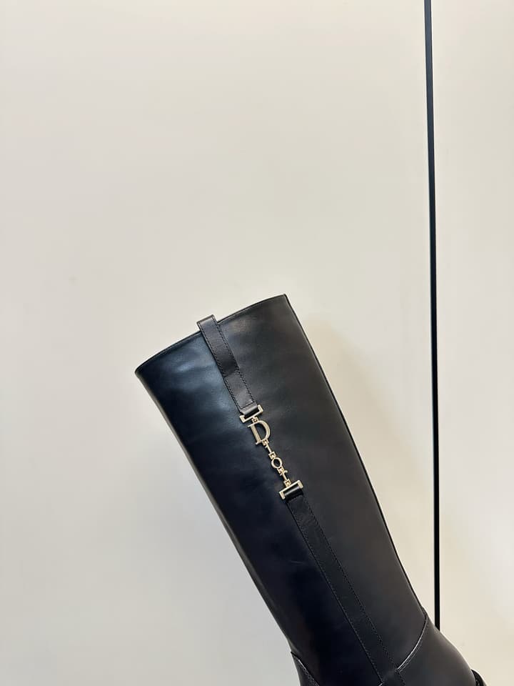 Dior Chain-Embellished Leather Riding Boots – 26FW