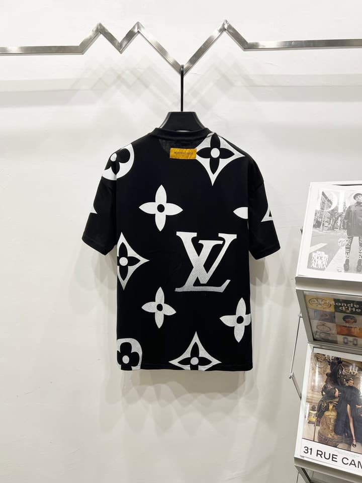 Louis Vuitton Monogram Gradient Logo T-Shirt – 25SS in Black