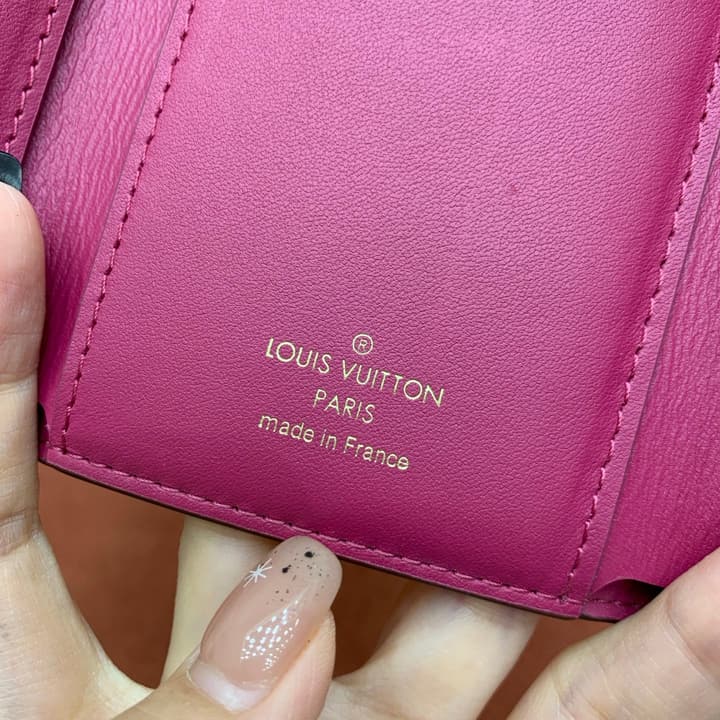 Louis Vuitton Capucines Short Wallet