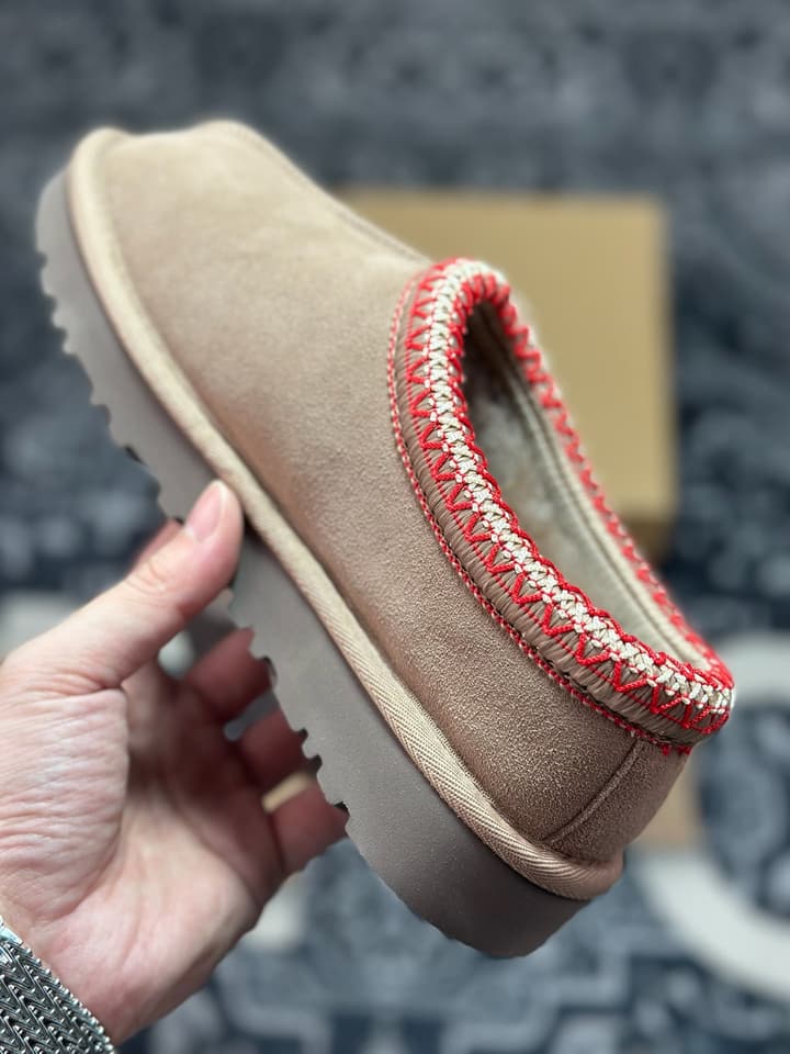 UGG Tazz Platform Snow Boots in Oak Brown With Coral Trim