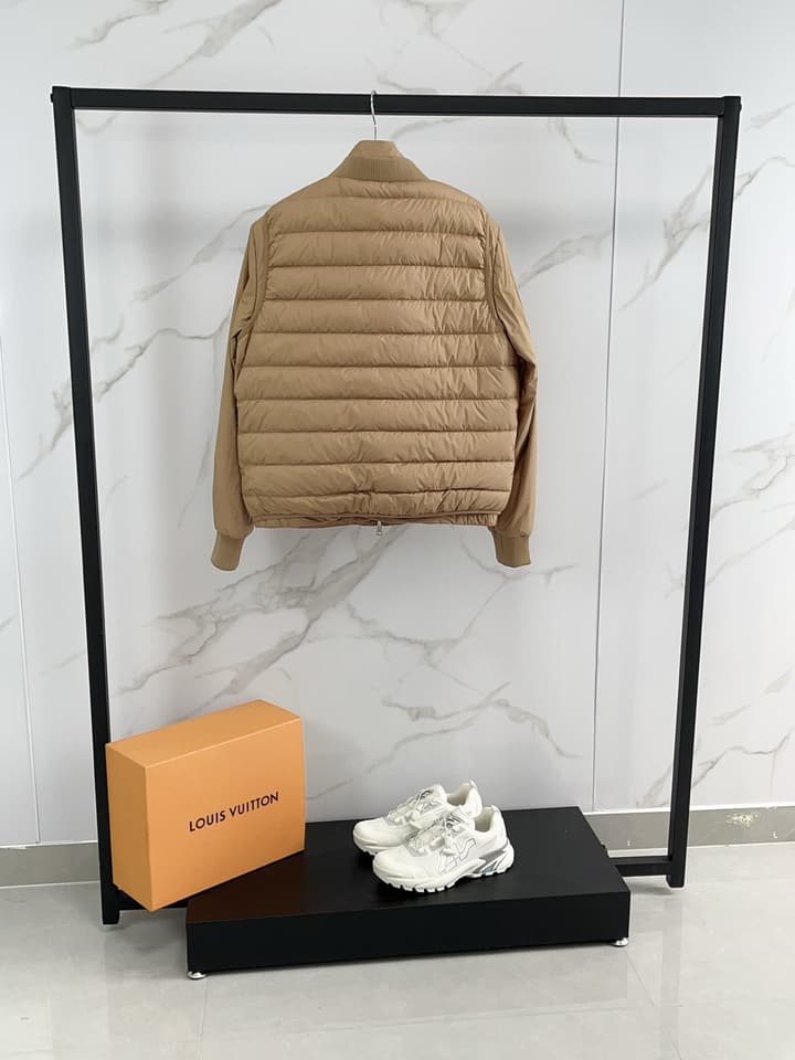 Moncler 2025 Designer Puffer Jacket – 2025 Collection in Black Quilted Jacket