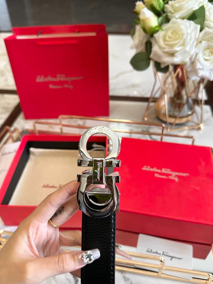 Ferragamo Leather Belt in Black Patent H-buckle