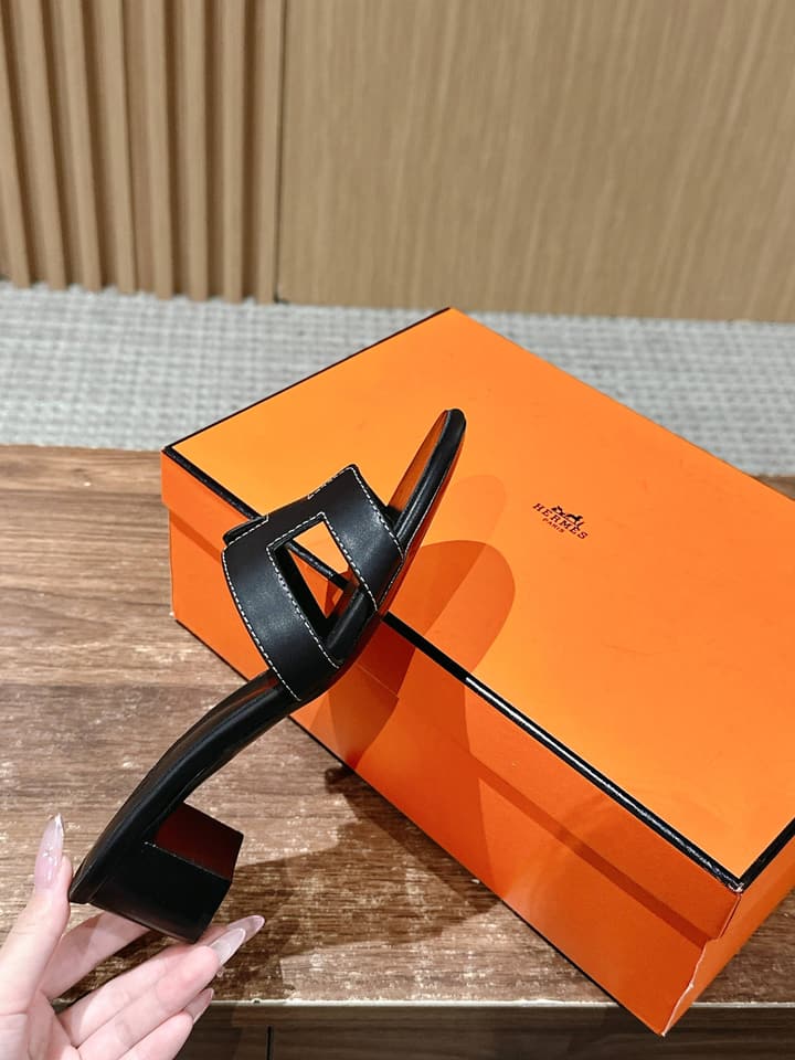 Hermès Classic H-Logo Chunky Heel Sandals in Black Leather