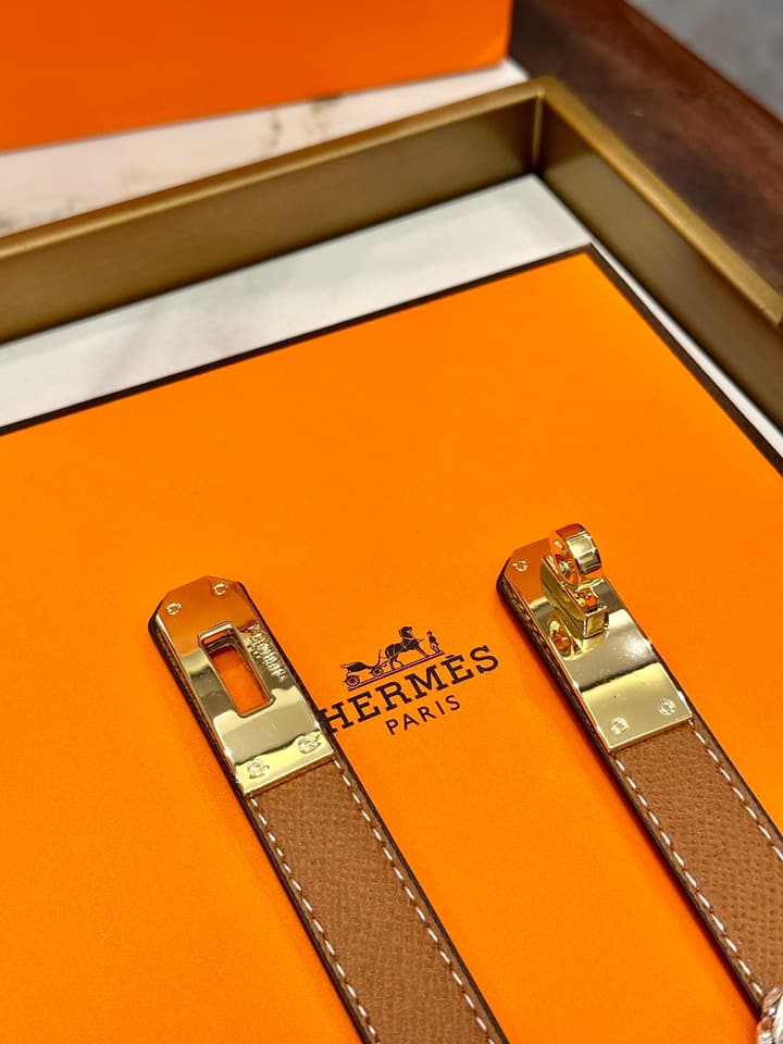 Hermès Slim Leather Belt – 2.0cm in Black With Silver Buckle