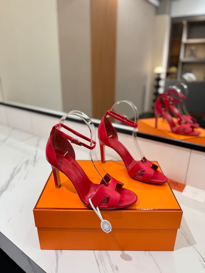 Hermès Classic Smooth Cowhide Pumps – 9cm in Caramel Brown