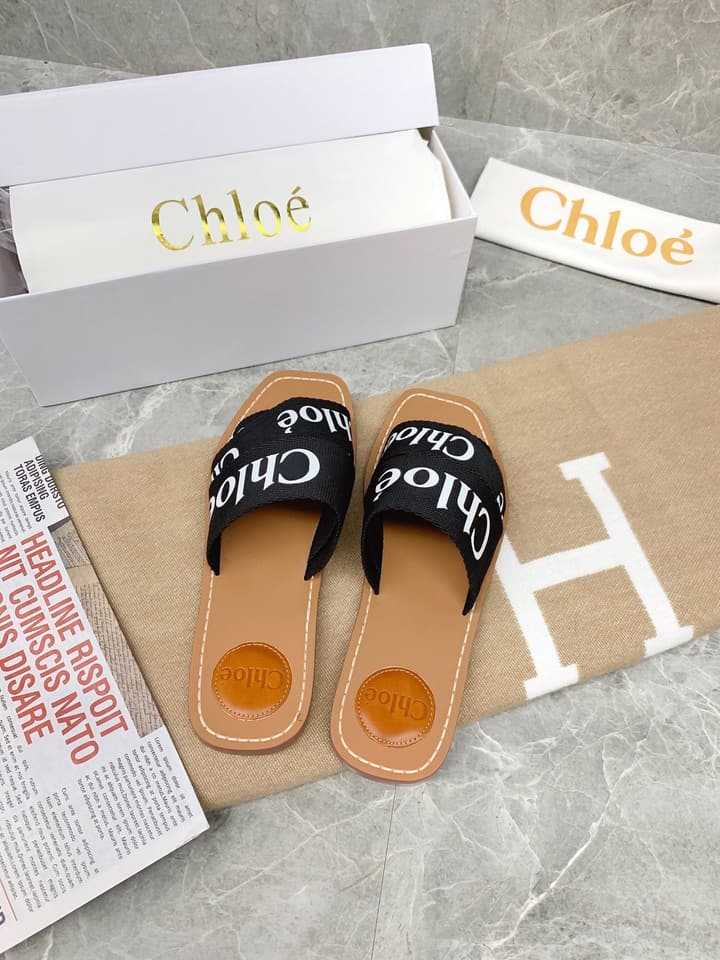 Chloé Cross-Woven Roman Sandals