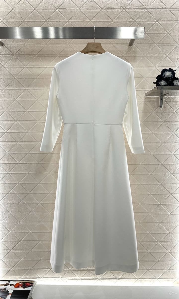 Valentino Acetate Pocket Maxi Dress – 2025 New Arrival in Classic White