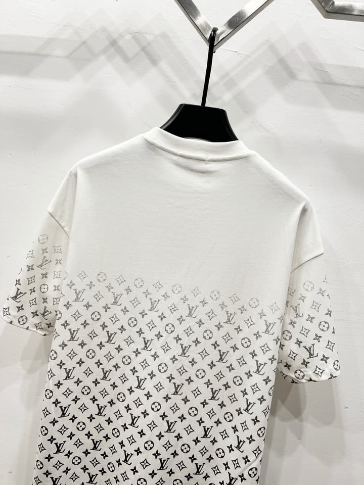 Louis Vuitton Gradient Monogram T-Shirt – 2025 Summer Collection in Black Bottom Gradient Monogram