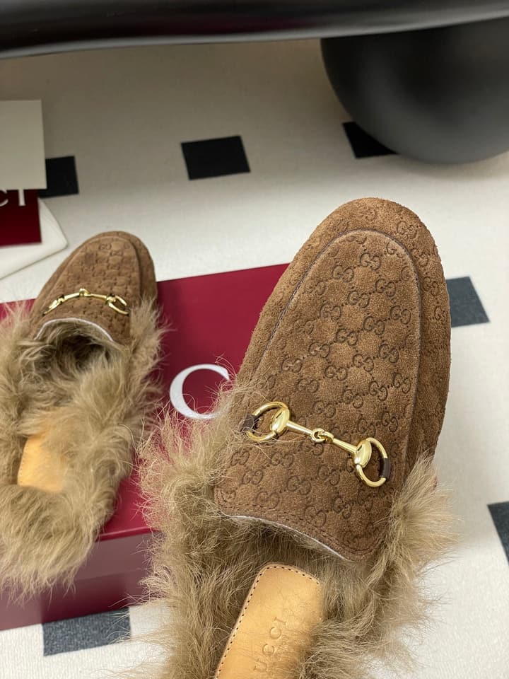 Gucci Princetown Classic Wool Mules – 2025 Fall Latest Edition in Black Croc Embossed Leather