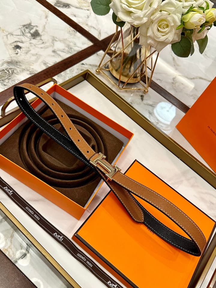 Hermès Classic Leather Belt – 2.5cm in Tan Textured With Polished Gold Buckle