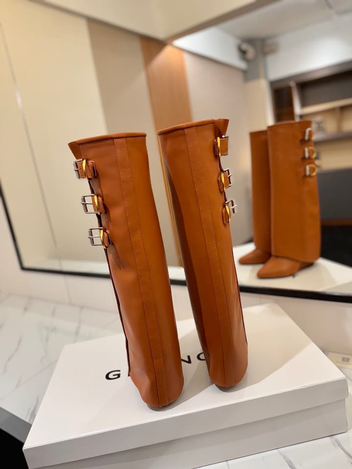 Givenchy Lock Detail Knee-High Boots – 2024 Spring/Summer Collection in Black