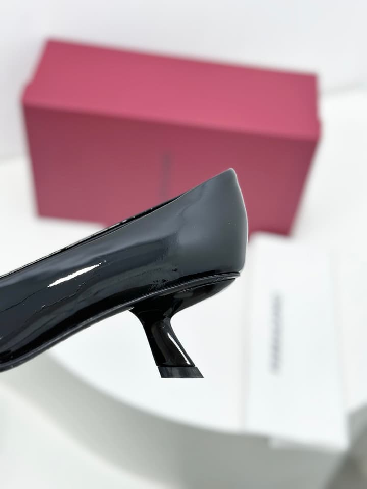 Ferragamo Vara Patent Leather Square Toe Pumps in Black Patent Leather (1cm Heel)