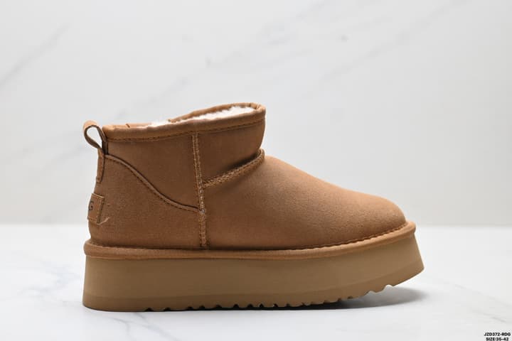 UGG Classic Ultra Mini Platform Snow Boots in Classic Chestnut