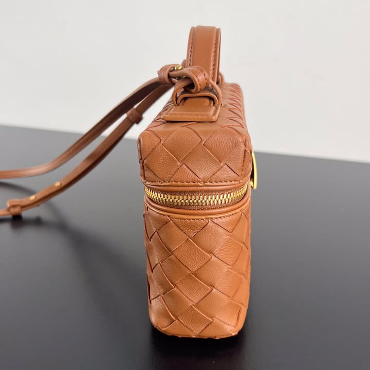 Bottega Veneta Intrecciato Vanity Case in Cream