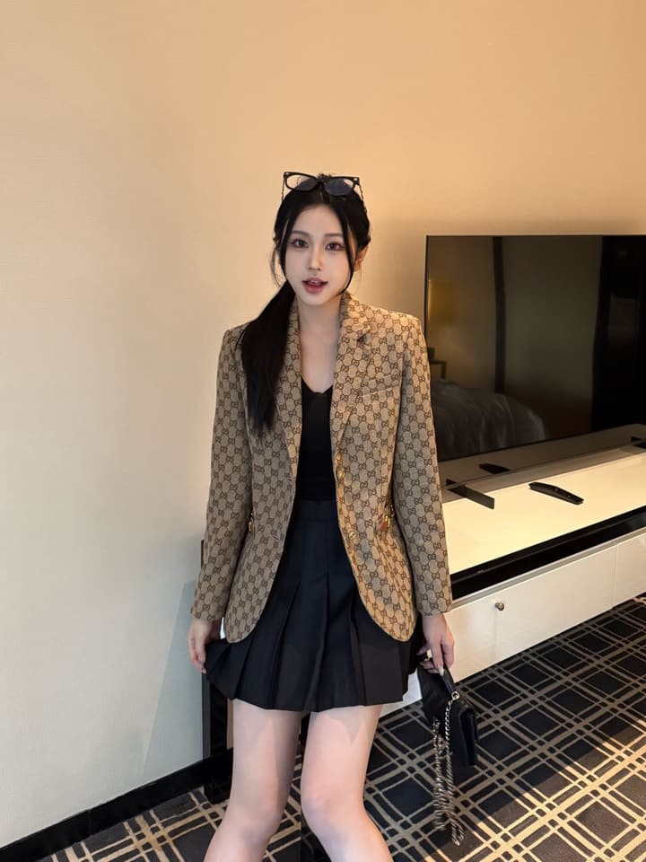 Gucci Lapel Jacquard Blazer in Black Jacquard