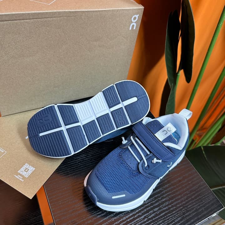 On Kids Running Sneakers – Kids Collection in Black