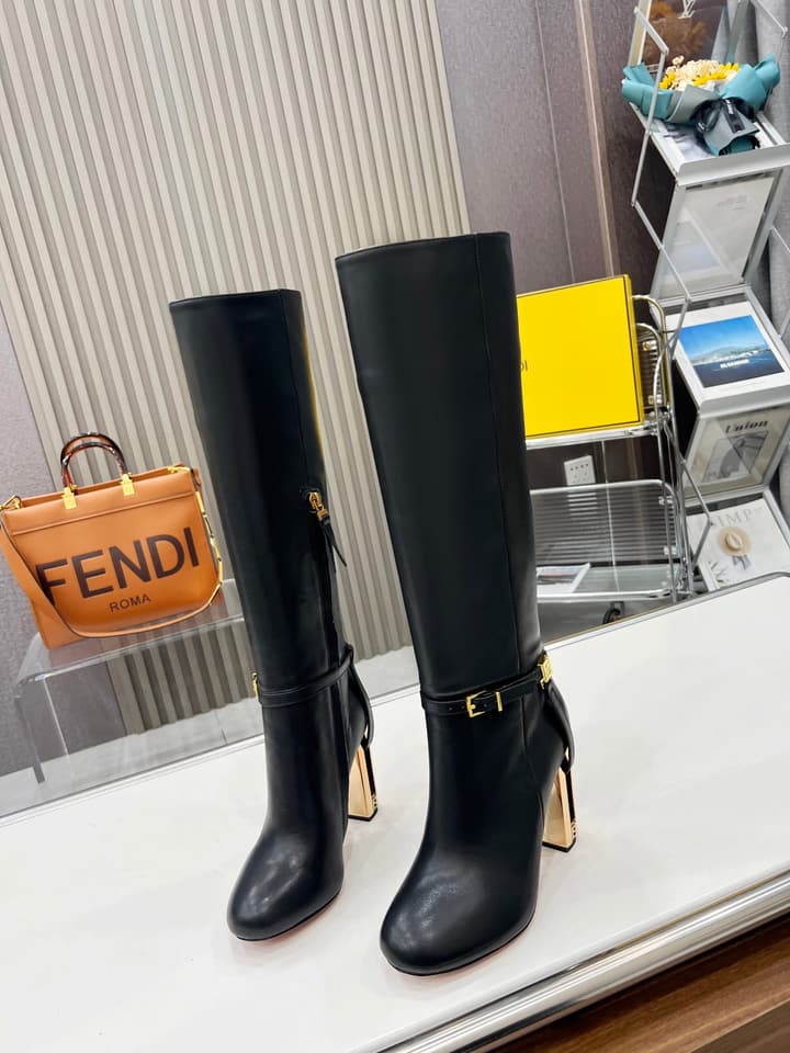 Fendi Delfina Runway Round Toe Boots in Black Leather Boots