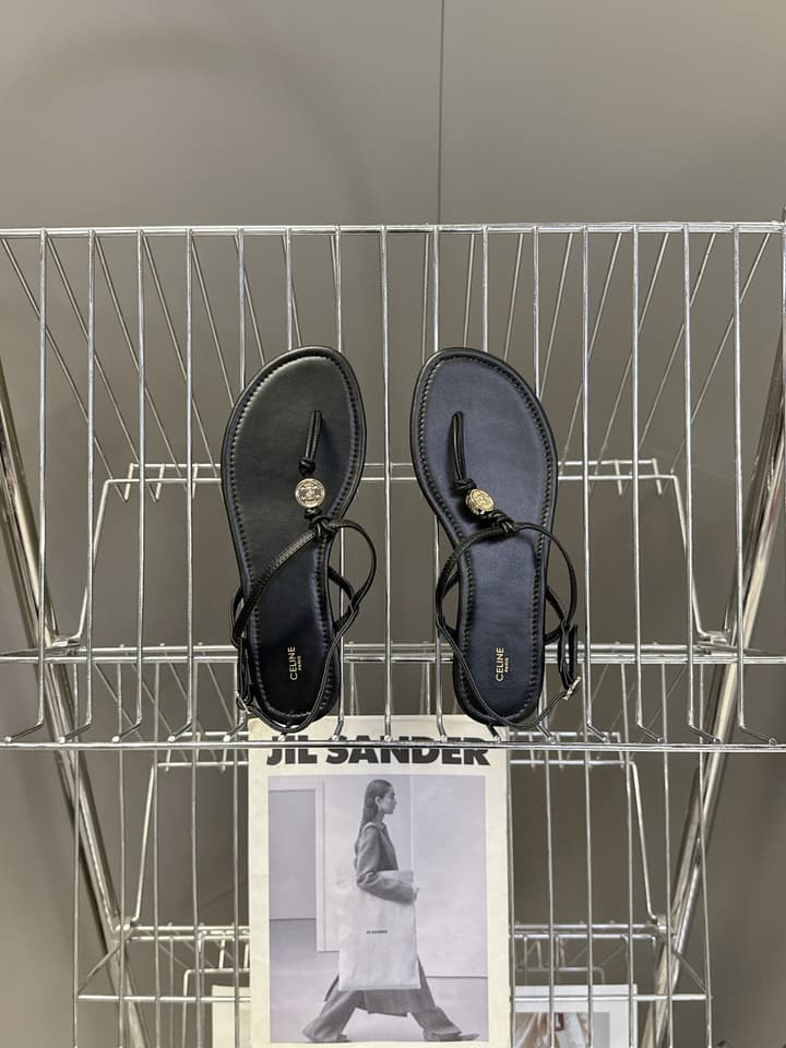 Celine Triomphe T-Strap Flat Sandals – Spring/Summer Collection in Black