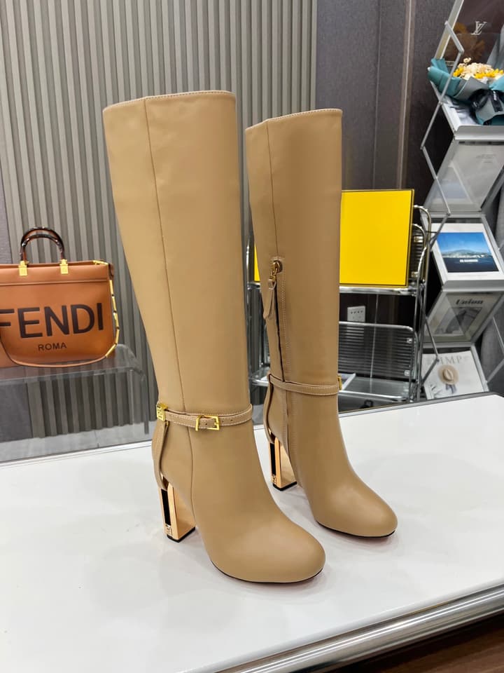 Fendi Delfina Runway Round Toe Boots in Black Leather Boots