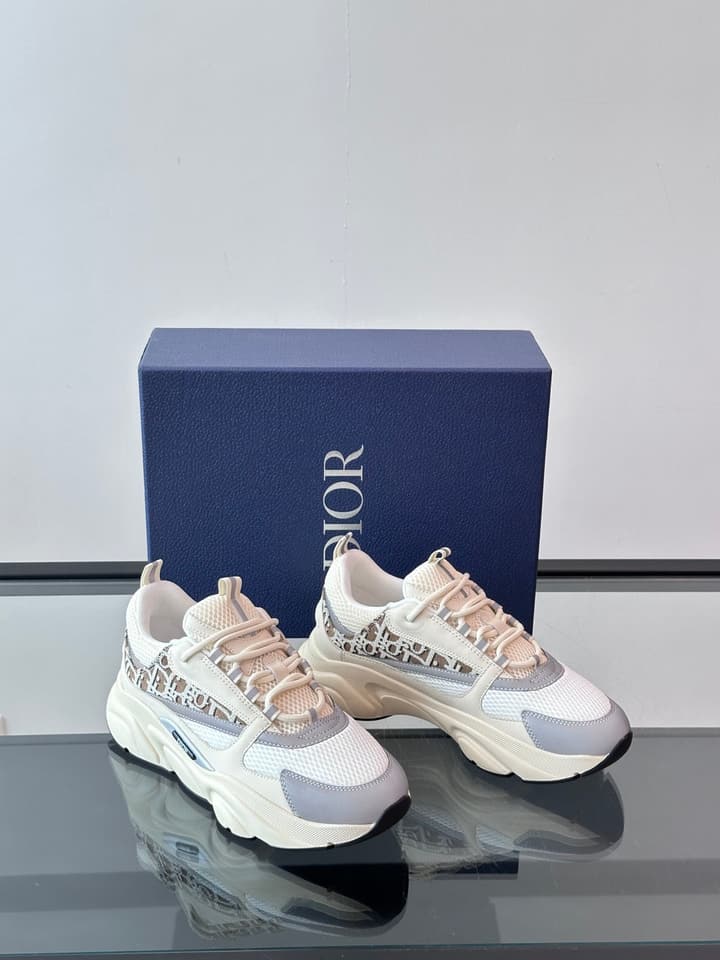 Dior B22 Retro Jogging Sneakers in Black And White Oblique