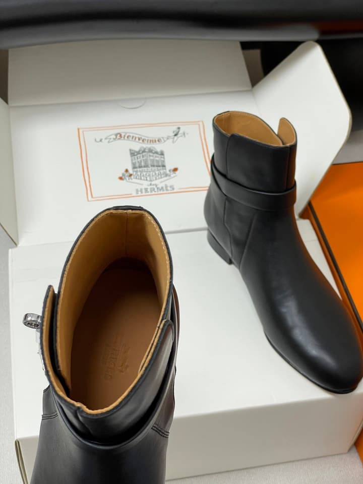 Hermès Neo Kelly Buckle Ankle Boots – 25FW in Black Leather