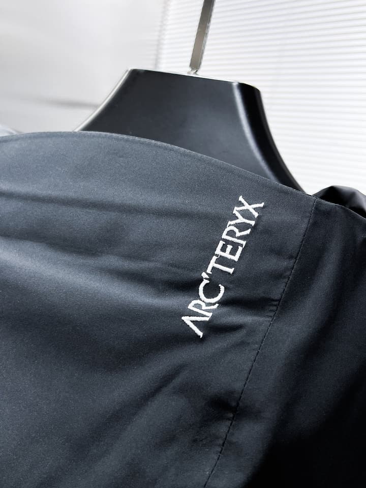 Arc'teryx Classic Hard Shell Down Ski Jacket in Dark Gray Shell