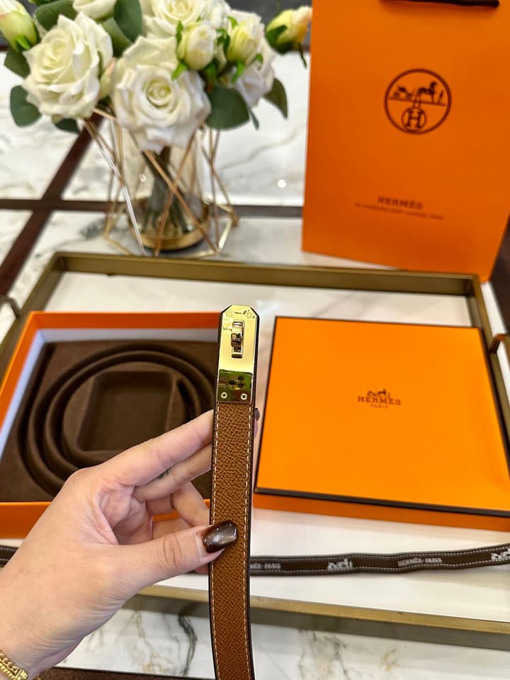 Hermès Slim Leather Belt – 2.0cm in Black With Silver Buckle