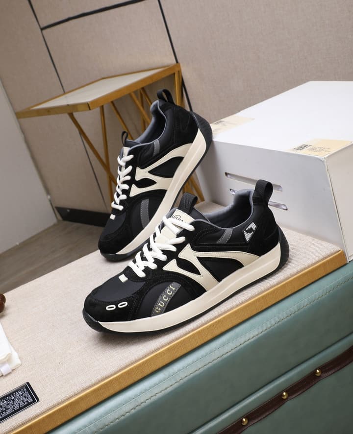 Gucci Latest Calfskin Leather Loafers in Beige With White Accents