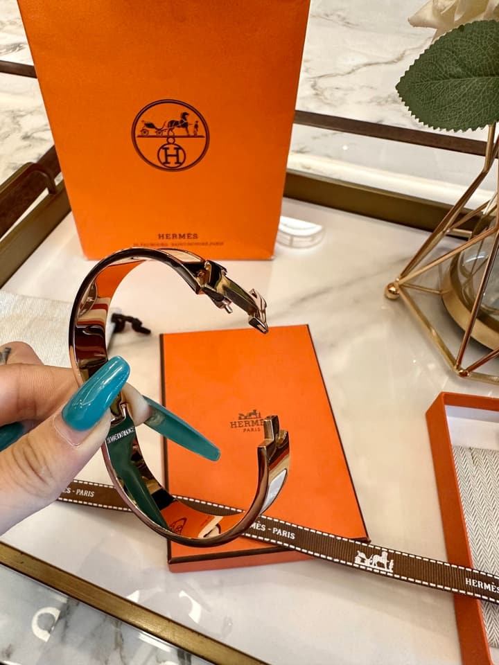 Hermès H-Letter Oval Enamel Bracelet in Black