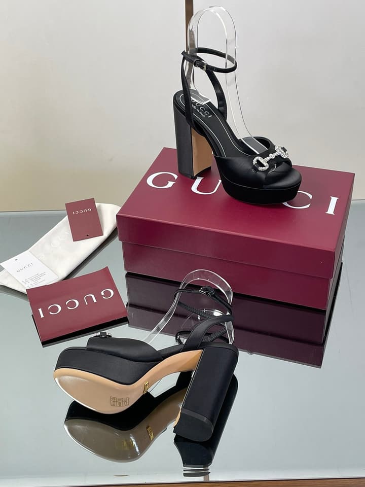 Gucci Platform Rhinestone Horsebit Sandals – Spring/Summer Collection – 2025 in Black Patent