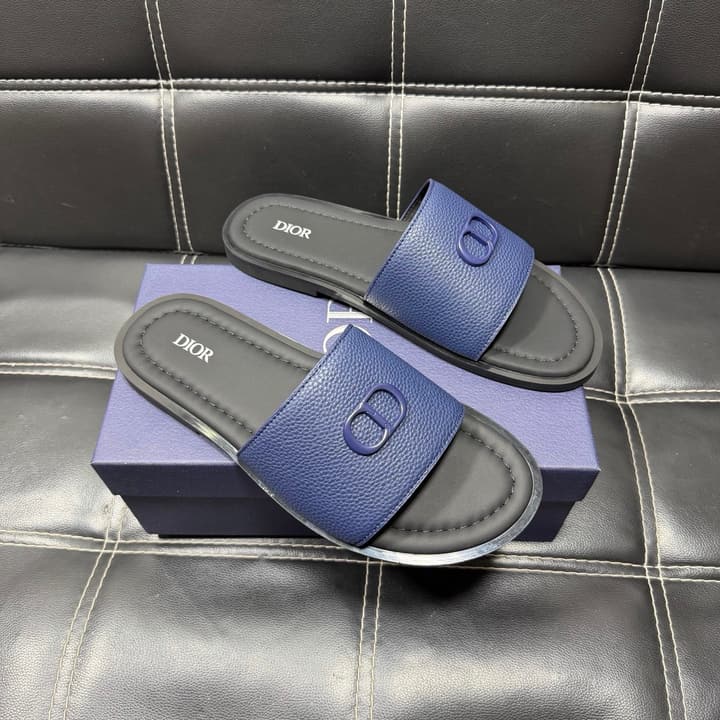 Dior Men's Pebbled Leather and Suede Slides – Spring/Summer Collection 2025 in Black Pebbled Leather Cross Strap