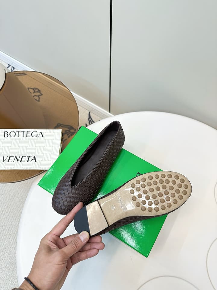 Bottega Veneta 2025 Woven Flat Shoes in Dark Brown