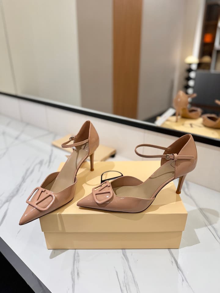 Valentino Garavani VLogo Signature Slingback Sandals in Black