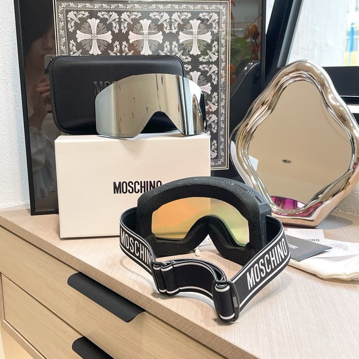 Moschino Bear Magnetic Dual-Lens Ski Goggles in Black Frame With Pink Mirrored Lens