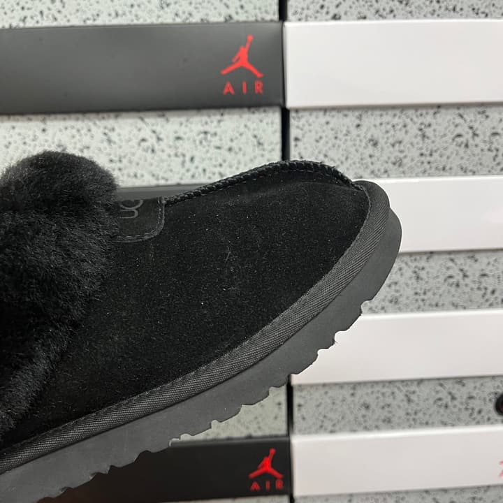 UGG Thick-Soled Low-Cut Fur Snow Boots in Olive Suede Patterned Trim