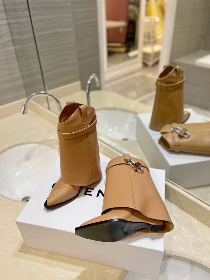 Givenchy Embroidered Lock Ankle Boots – 2023SS in Blush Leather