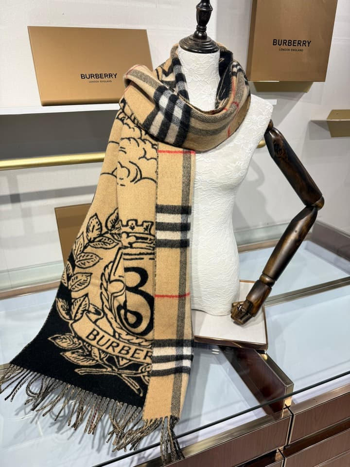 Burberry Equestrian Knight Reversible Jacquard Shawl – 25 Collection
