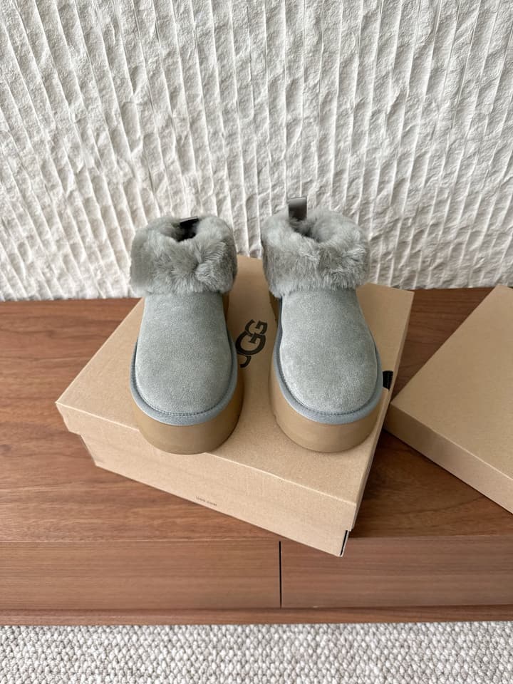 UGG Sheepskin Fur-Lined Slippers – Autumn/Winter Collection in Tall Light Pink With Cream Fur