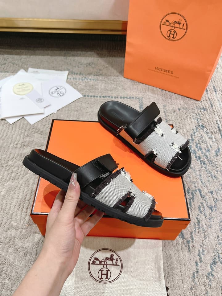 Hermès Chypre Leather Unisex Slides – 2023SS in Blush Pink