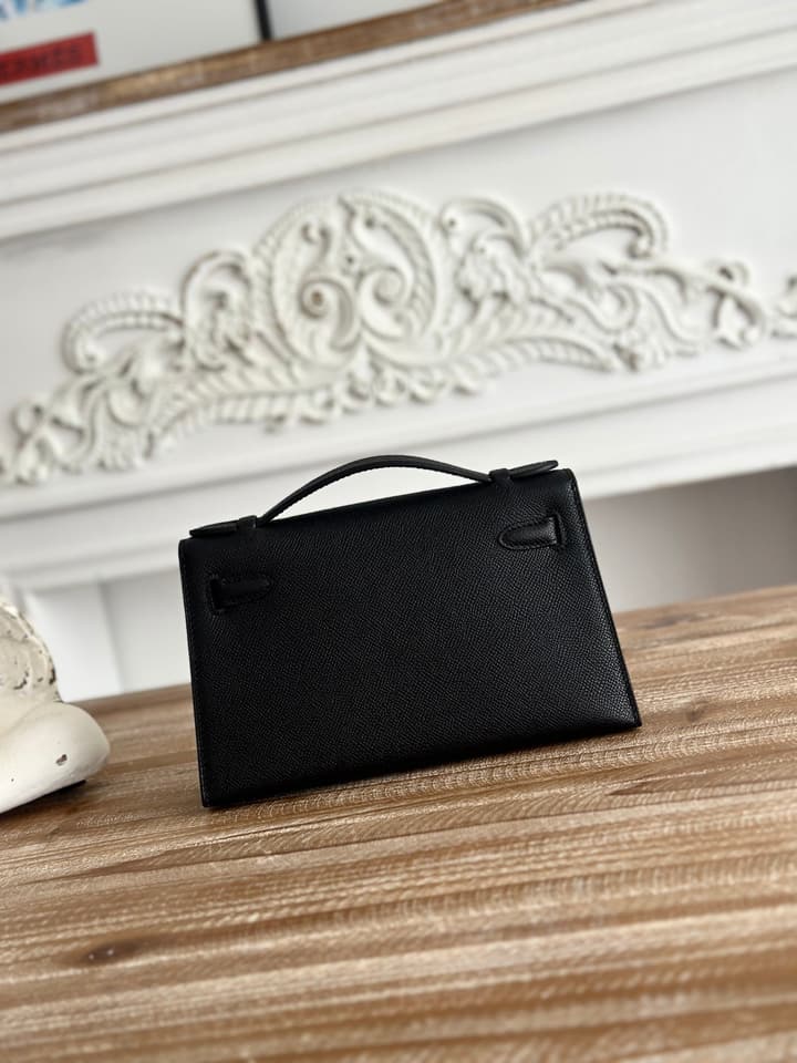 Hermès Kelly Mini Handbag in Black Gold Hardware
