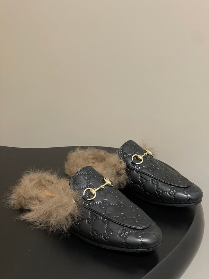 Gucci Princetown Classic Wool Mules – 2025 Fall Latest Edition in Black Croc Embossed Leather