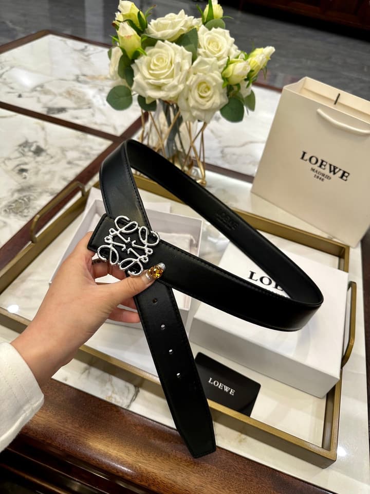 Loewe Classic Leather Belt – 4.0cm in Black With Gold Flat Buckle