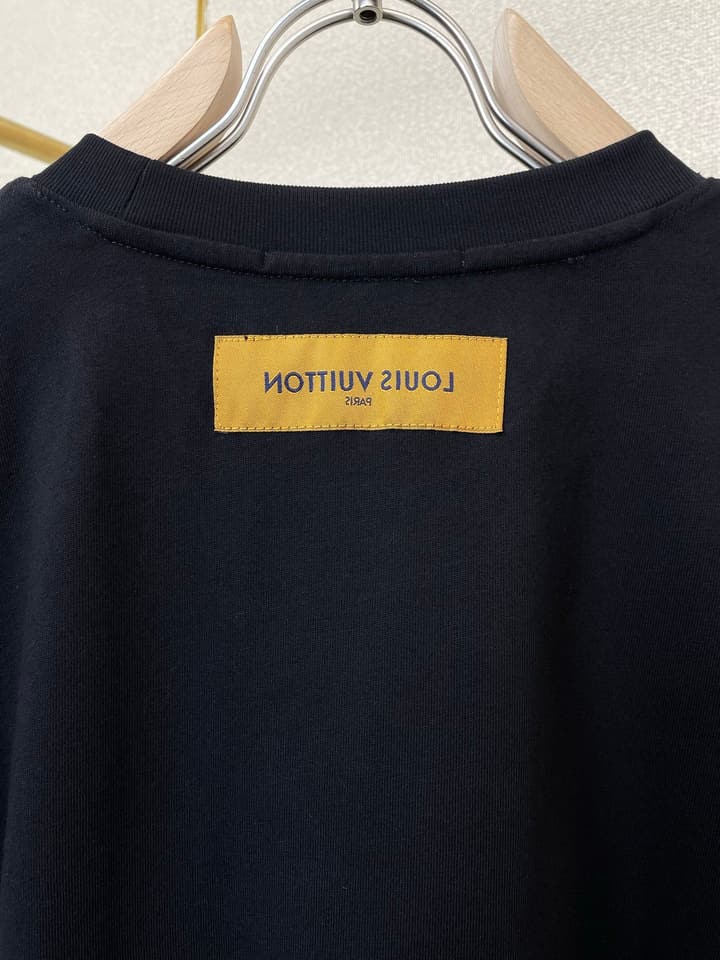 Louis Vuitton Men's Casual Short-Sleeve T-Shirt in Black