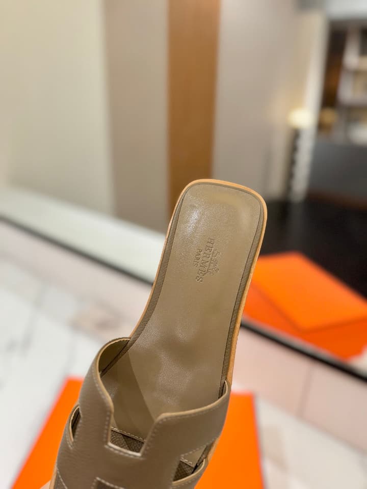 Hermès Classic H Palm Grain Leather Sandals in Black
